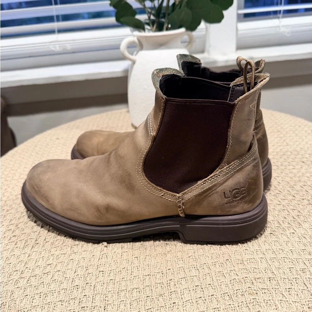 UGG Men’s Size 10.5 M Biltmore Chelsea Waterproof Slip On Boots Stout 1103789